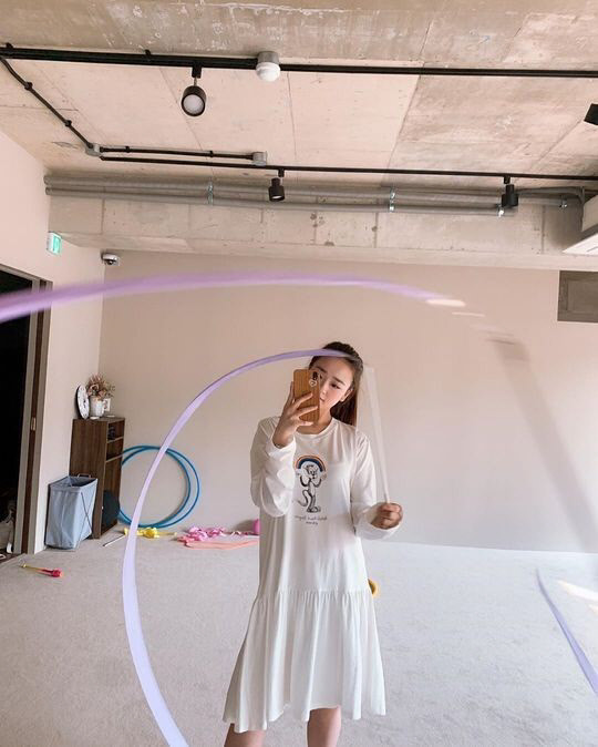 리듬체조용 리본을 돌리고 있는 손연재(사진=손연재 인스타그램 캡처)